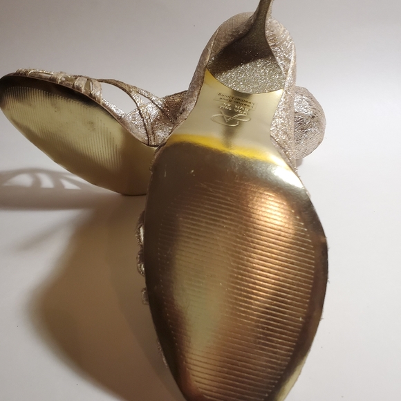 Shoes - Picture 2 of 4